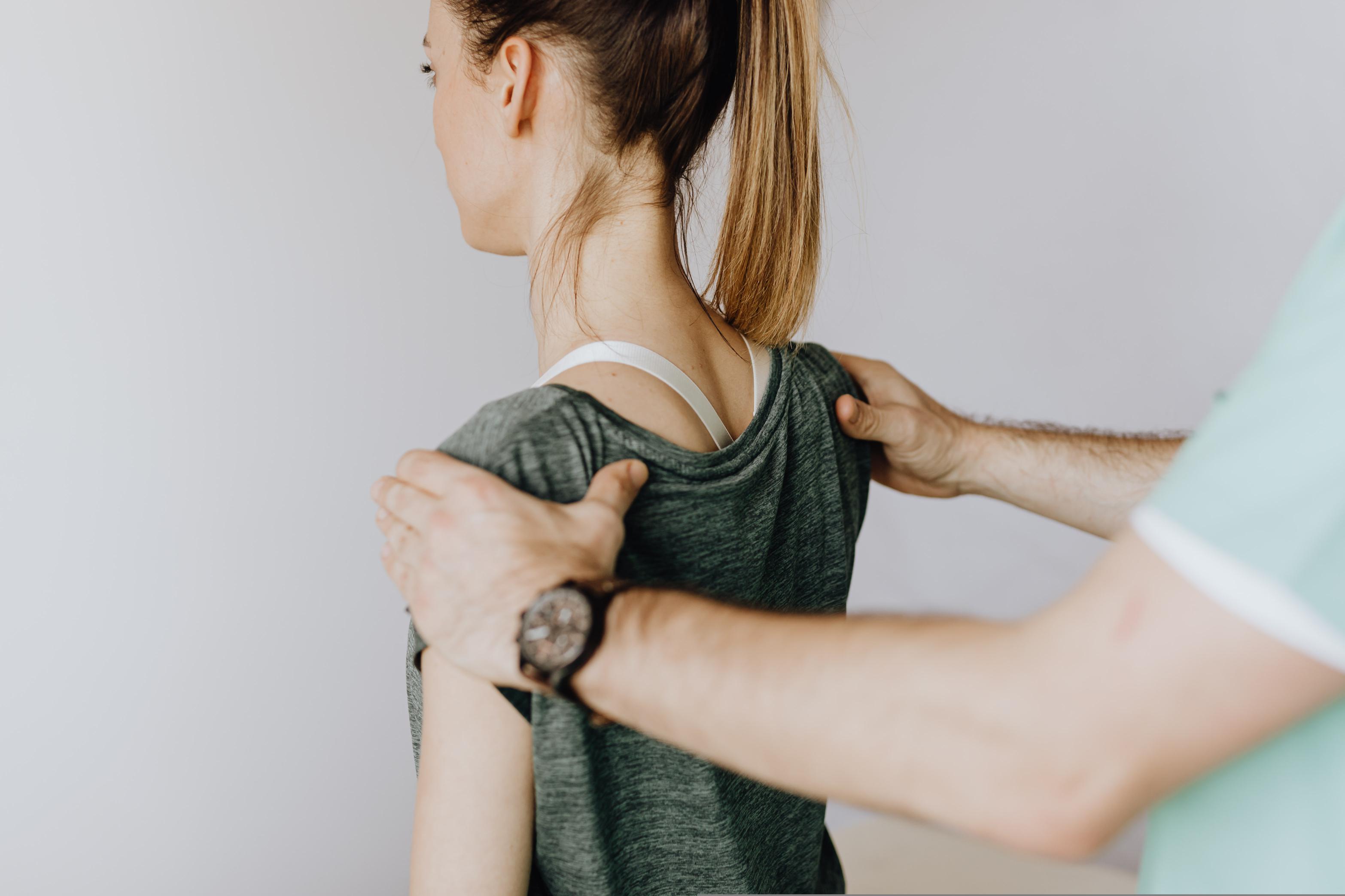 Can chiropractor straighten back